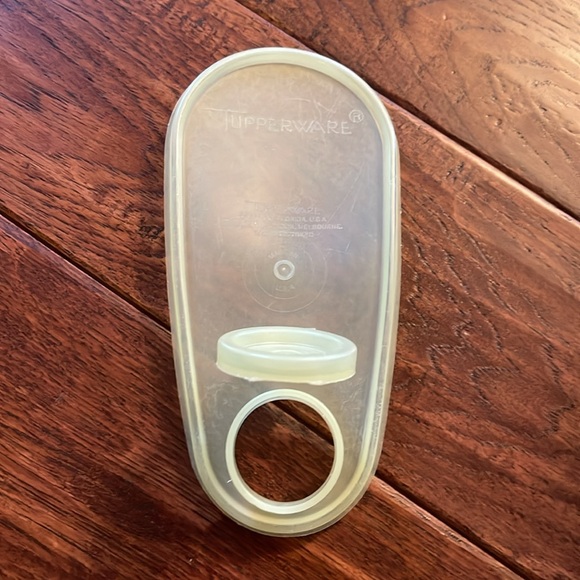 Vintage Yellow Tupperware 2-Quart Pitcher - Picture 5 of 7